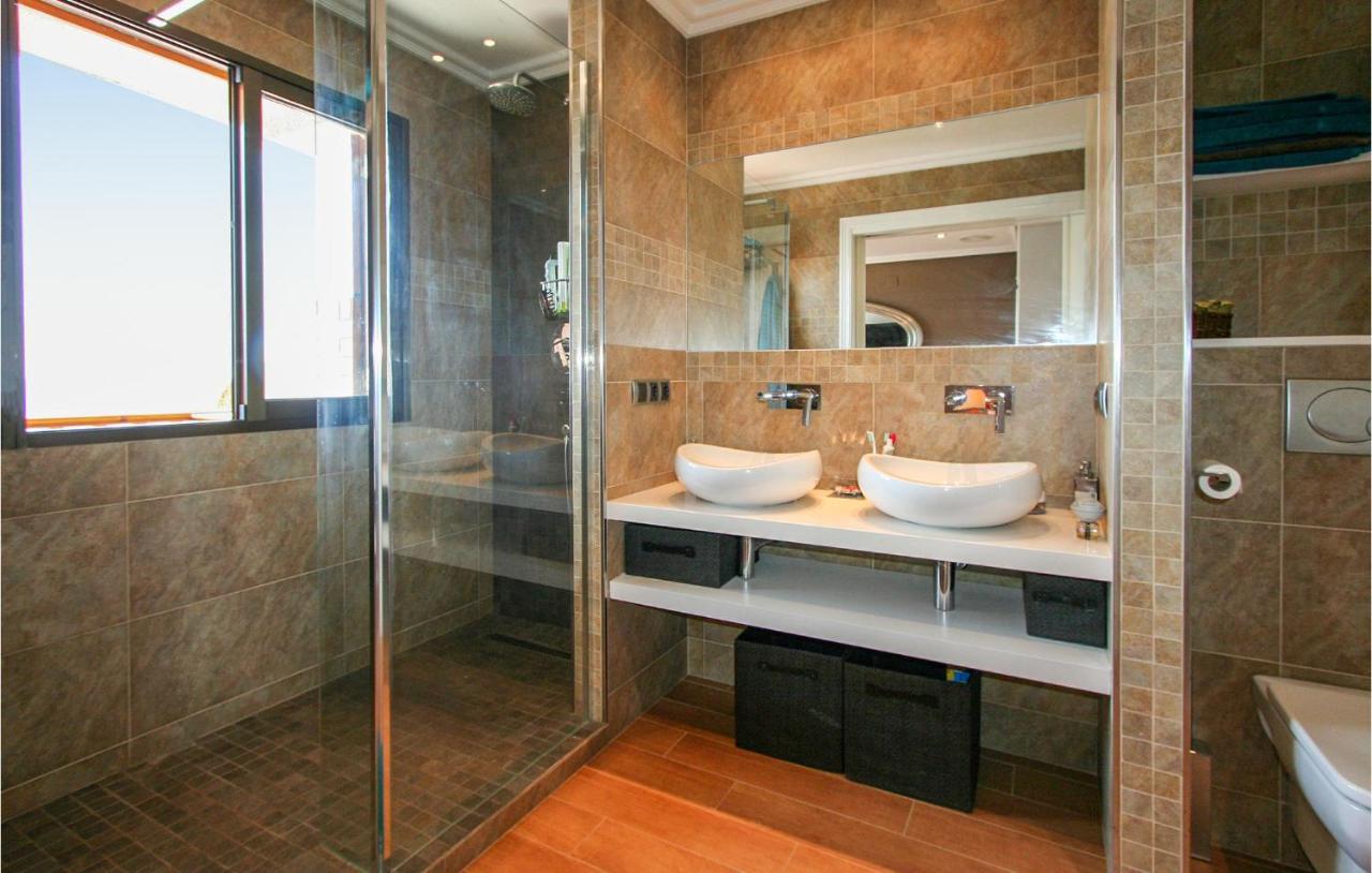 Amazing home in Santa Pola w/ 5 Bedrooms Buitenkant foto