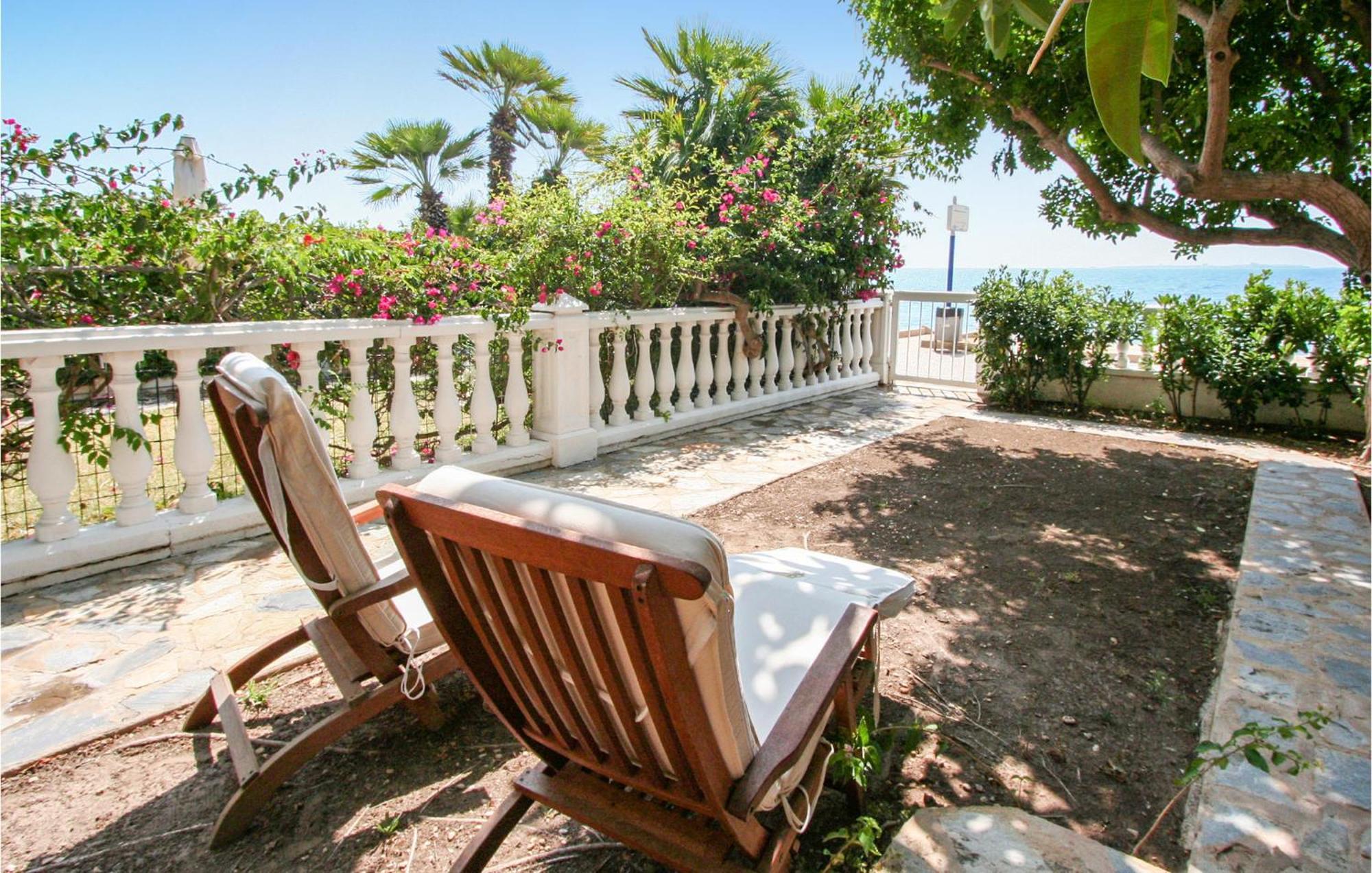Amazing home in Santa Pola w/ 5 Bedrooms Buitenkant foto